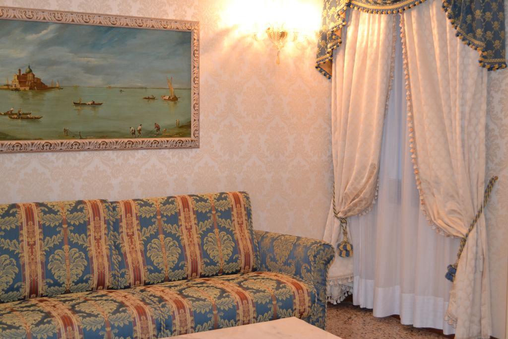 Guest House La Chicca Venesia Bagian luar foto