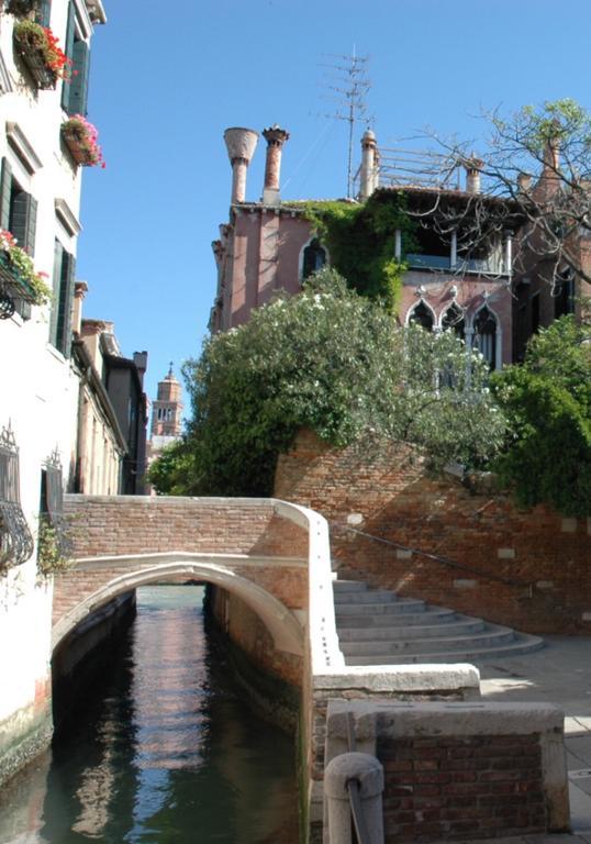 Guest House La Chicca Venesia Bagian luar foto